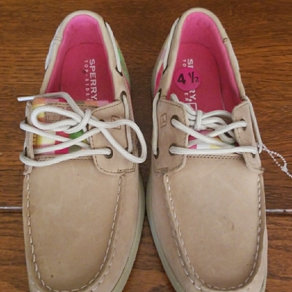 Girls sperrys